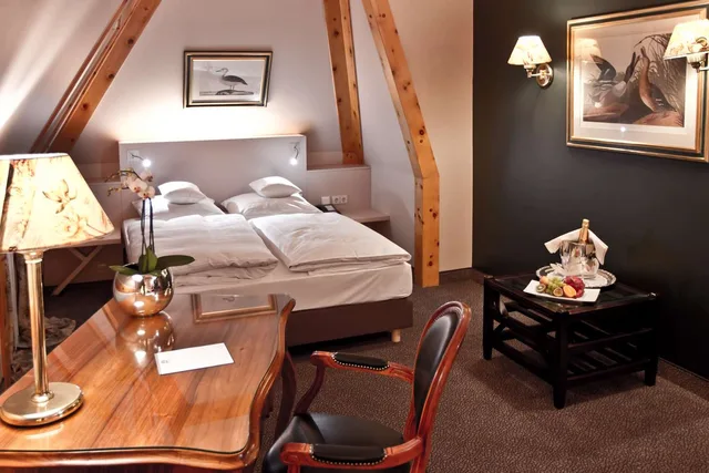 غرفة قياسية بسرير مزدوج في المبنى الرئيسي، Best Western Premier Hotel Rebstock 1/1
