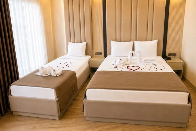غرفة عائلية بسرير مزدوج وسرير فردي بإطلالة على المدينة بشرفة بـ3 غرف نوم، Hotel Kayalar 4/10