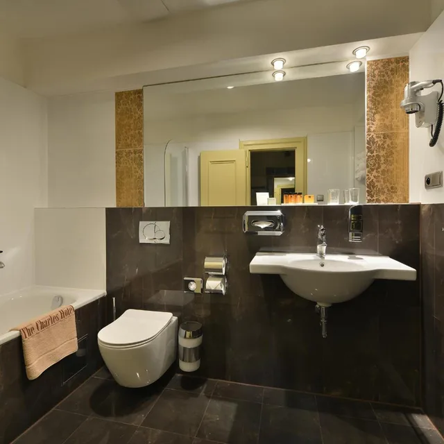 غرفة مفردة، The Charles Hotel 9/14