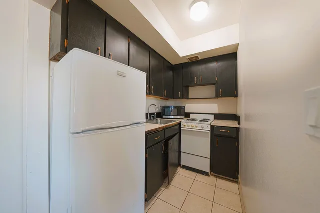 غرفة بريميوم بسرير كوين بمطبخ صغير، Travelodge Inn & Suites by Wyndham Saint Helens OR 6/6