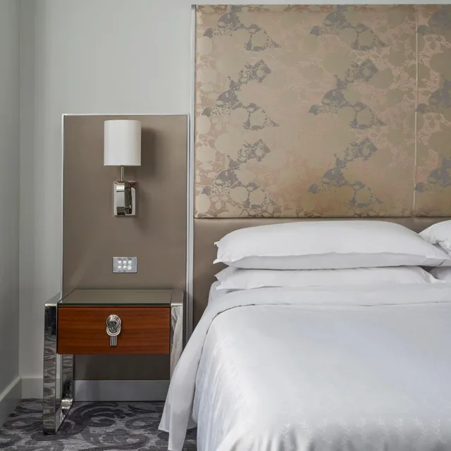 غرفة تقليدية بسرير كينج، Sheraton Melbourne Hotel 4/9