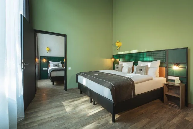 غرفة بسرير كوين لذوي الإعاقة، Holiday Inn - the niu, Dwarf Berlin Schoneberg 4/7