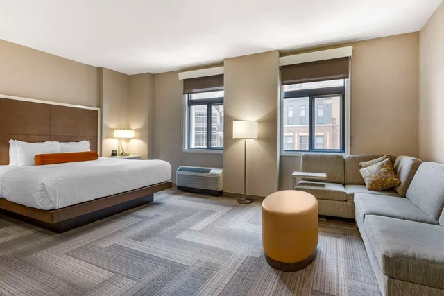 غرفة بسرير كينج، Cambria Hotel Rockville 1/3