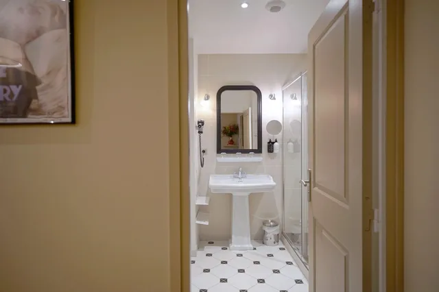 junior suite, multiple beds، Hotel Litteraire Gustave Flaubert, BW Signature Collection 6/6
