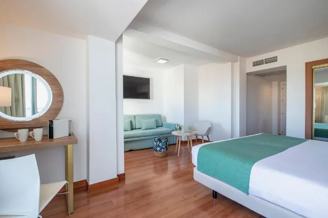 جناح جونيور بشرفة، Hotel Costa Malaga (Adults Recommended) by Pierre & Vacances 2/7