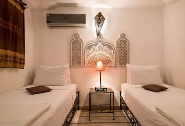 غرفة أساسية ركنية بسريرين منفصلين بحمام خاص، Riad Jamai 1/1