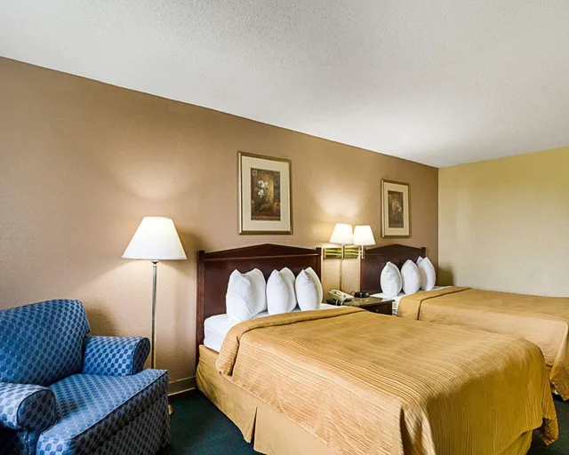 غرفة بسريرين مزدوجين، Quality Inn Shenandoah Valley 3/4