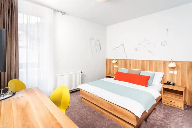 غرفة قياسية بسرير كوين، Hotel Grand 1/7