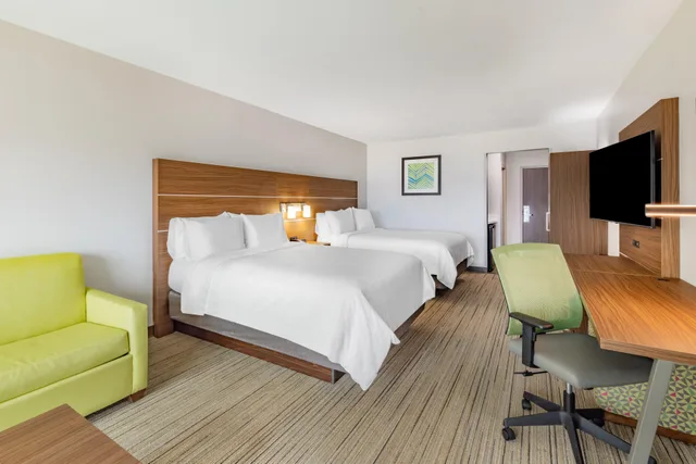 جناح لذوي الإعاقة، Holiday Inn Express & Suites Lincoln Downtown 1/2
