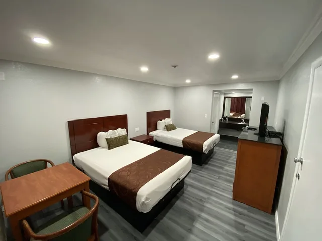 Standard, 3 Double Beds, Chula Vista Inn 1/2