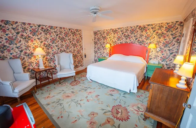 Ocean, King Bed, Balcony، The Colony Hotel 2/6