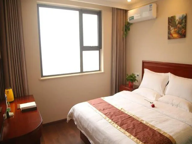 غرفة بسرير كوين، GREENTREE INN SHANGQIU NORMAL COLLEGE WENHUA(W)ROAD HOTEL 1/1