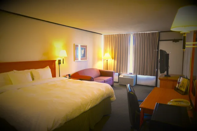 Room, King Bed, Howard Johnson by Wyndham Gillette 3/10