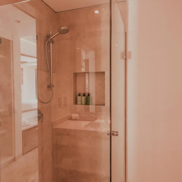 جناح بريميوم بسرير كينج، Antera Hotel and Residences 3/4