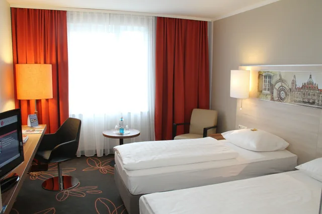 غرفة قياسية ثلاثية بثلاثة أسرّة، H+ HOTEL HANNOVER 1/5
