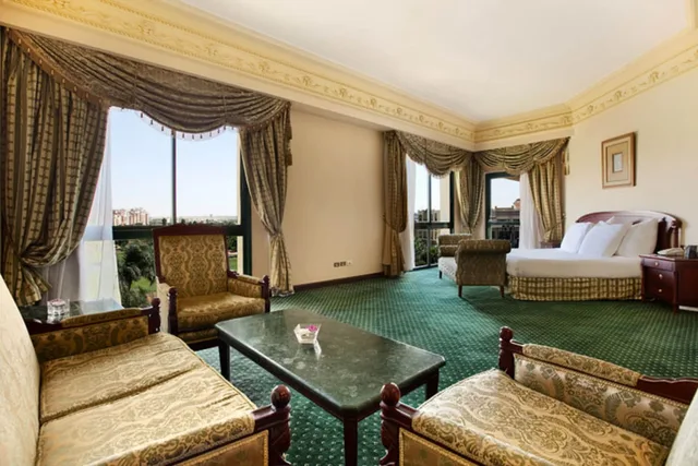 جناح رئاسي تنفيذي بسرير كوين، Hilton Pyramids Golf Resort 2/8