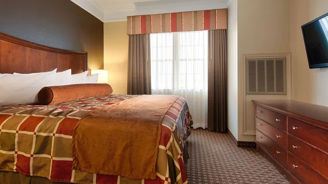 Executive, King Bed, Best Western Plus Easton Inn & Suites 2/3