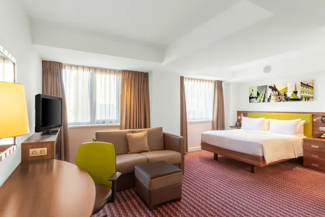 غرفة بسرير كوين مع أريكة، Hampton By Hilton Cluj Napoca 2/4