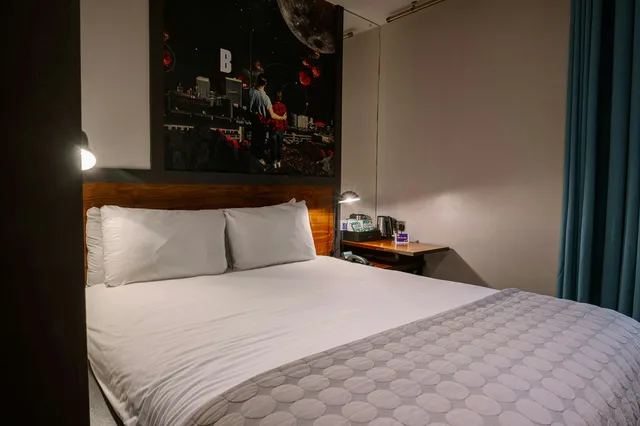 Dinky, King Bed، Bullitt Hotel 3/3