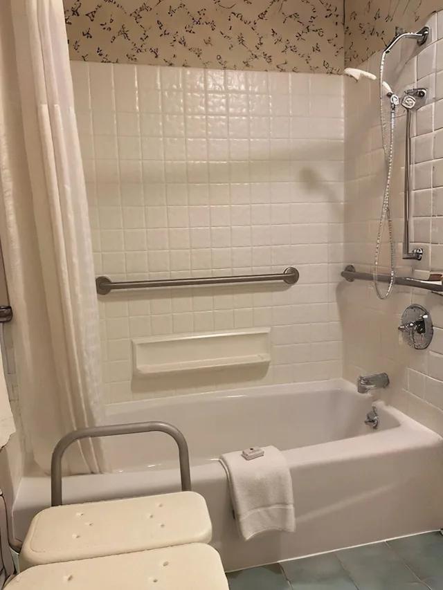 غرفة ديلوكس بسرير كينج لذوي الإعاقة، Country Inn At Camden Rockport 4/4