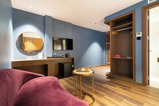 جناح بسرير كينج بإطلالة على المدينة بحوض استحمام، Nicecy Hotel Suites Spa 10/10