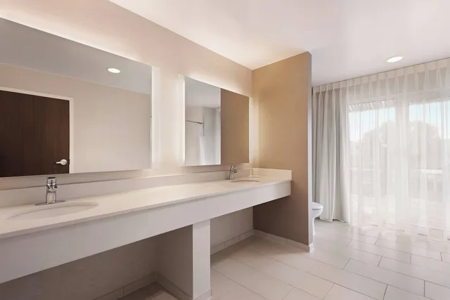 غرفة ركنية بسريرين كوين، Fairfield Inn & Suites By Marriott Charlottesville Downtown/University Area 1/2