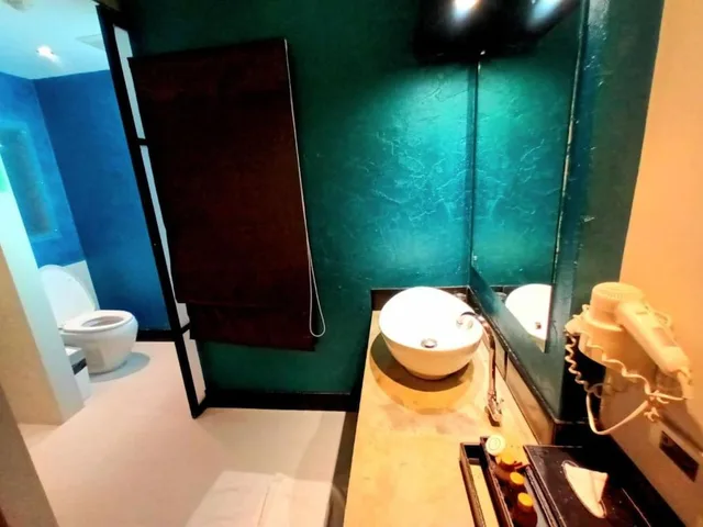 غرفة كلاسيكية سوبيريور بسرير كينج وسرير فردي مع سرير إضافي، Nouvo City Hotel 4/5