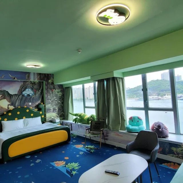 Theme Seaview Suite, Grand Bay View Hotel 7/8