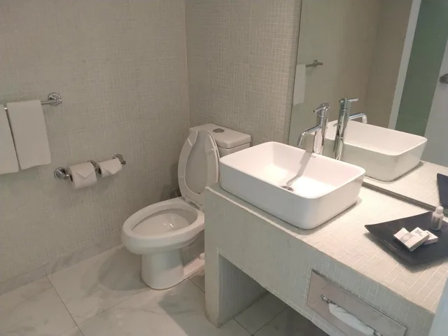 جناح جونيور، We Hotel Acapulco 10/10