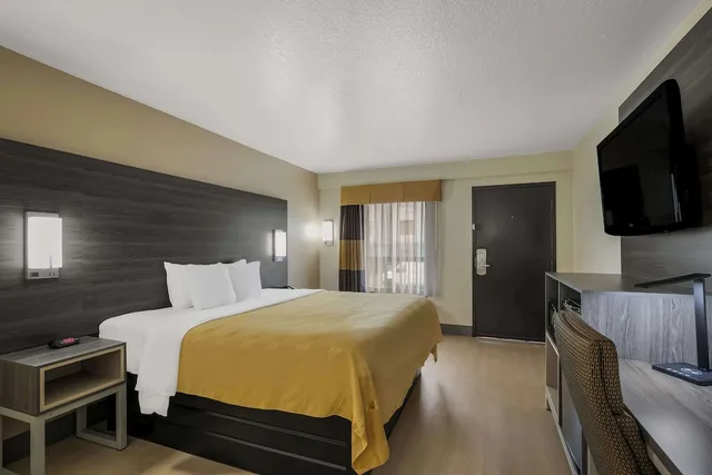 Standard, King Bed, Quality Inn Commerce at I-85 2/10
