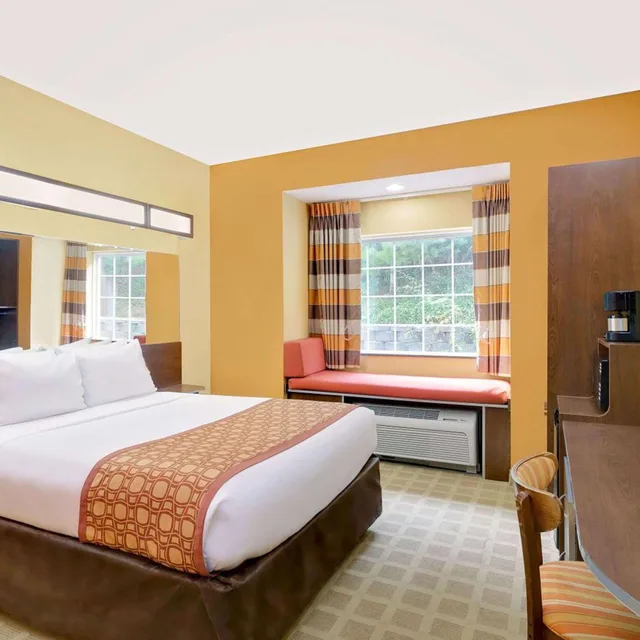 غرفة سوبيريور بسرير كوين لذوي الإعاقة، Microtel Inn & Suites by Wyndham Princeton 5/7