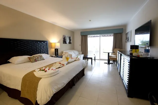 غرفة بسرير مزدوج بإطلالة على الحديقة، Playa Blanca Beach Resort - All Inclusive 1/2