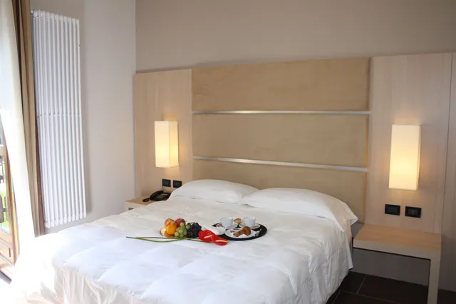 غرفة قياسية بسريرين منفصلين، Grand Hotel Parco Dei Pini 1/2