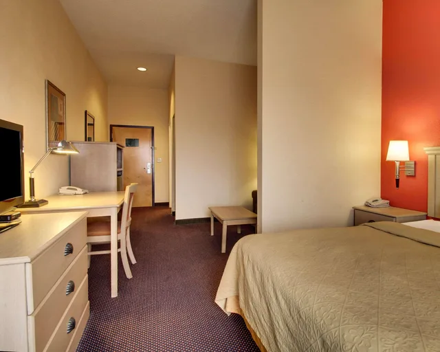 جناح بسرير كينج، Quality Inn & Suites Hattiesburg North 2/5
