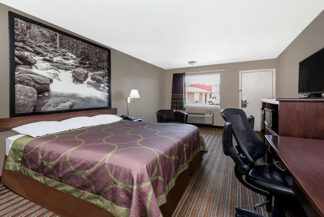 غرفة بسرير كينج للمدخنين، Super 8 by Wyndham Chattanooga Ooltewah 1/4