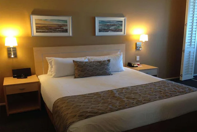 Room, Double Bed, River View, Ramada Hotel and Suites by Wyndham Ballina Byron 2/2