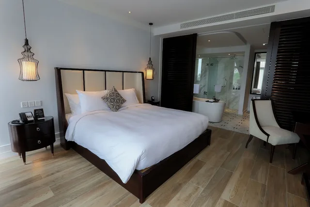 Junior Suite, King Bed, 2 Golf Course View، Montgomerie Links Hotel & Villas 3/7