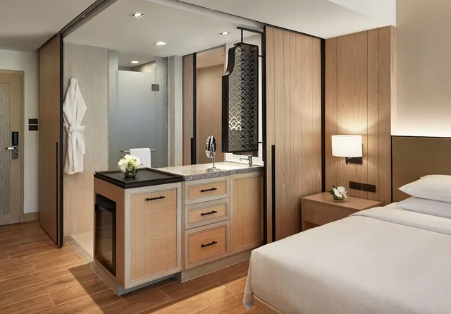 غرفة بسرير كينج مع دخول صالة النادي، Hyatt Regency Hua Hin 3/4