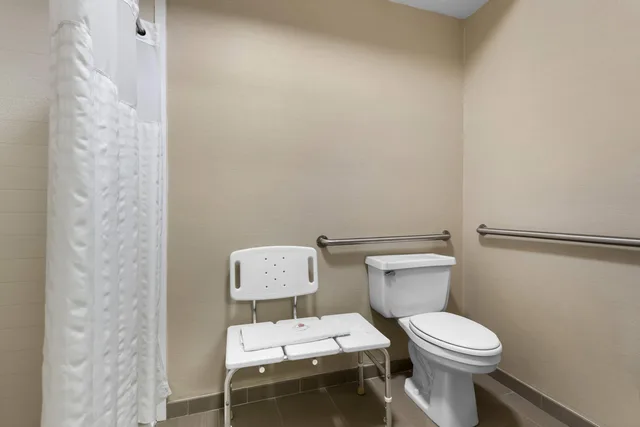 غرفة بسرير كينج، Comfort Inn and Suites North East, MD 7/7