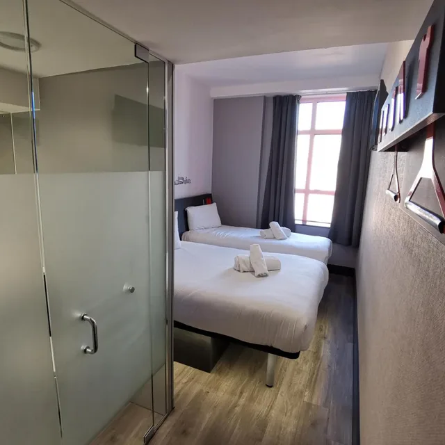 Family, Double or Single Bed، easyHotel Sheffield City Centre 6/10
