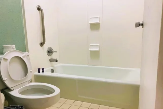 غرفة بسريرين مزدوجين، OYO Hotel Dundee By Crystal Lake 7/10