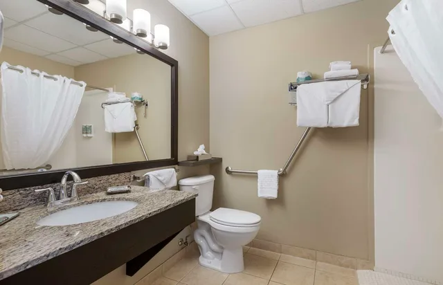 غرفة بسرير كينج لذوي الإعاقة، Best Western Rocky Mountain House Inn and Suites 3/3