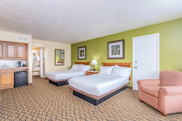 استوديو بسرير كوين، Ocean Breeze Inn Vero Beach 1/1