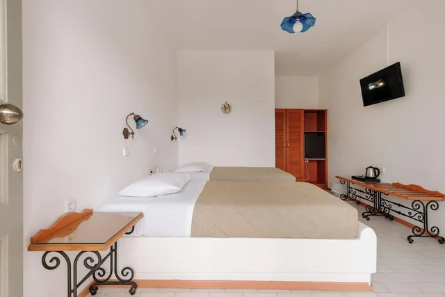 غرفة قياسية بسريرين منفصلين بإطلالة على البحر، Pnoi Hotel 2/4