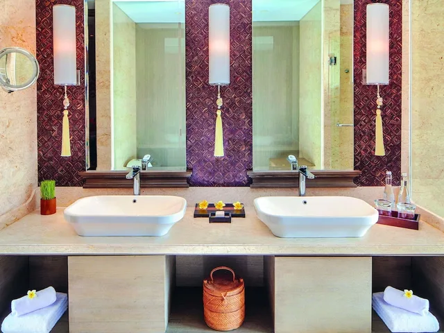 جناح بريميوم بسرير كينج، Movenpick Resort and Spa Jimbaran Bali 3/3