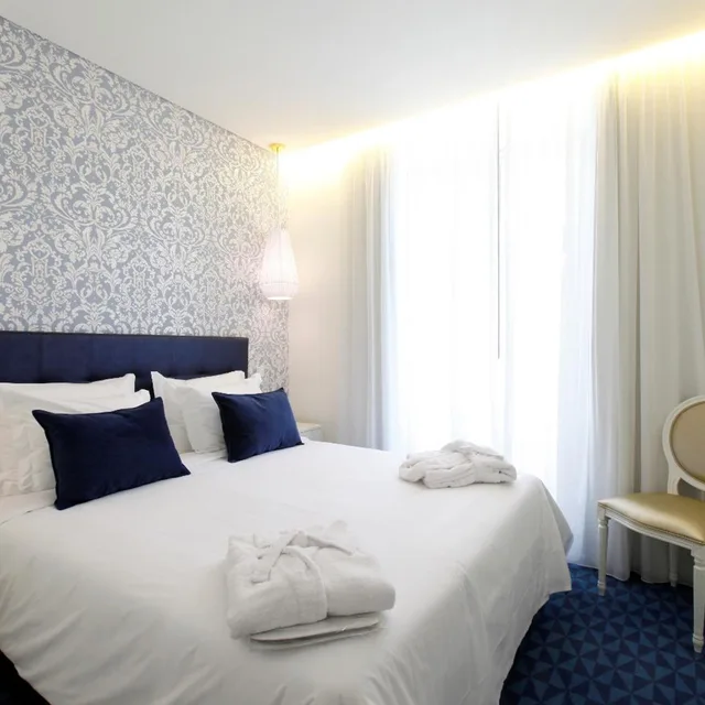 Mini, Double Bed, Street View, Hotel Lis Baixa 6/9