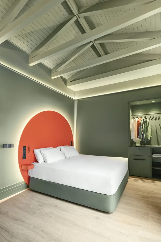 غرفة سوبيريور بسرير كوين بشرفة، Chic&basic Dot Hotel 1/4