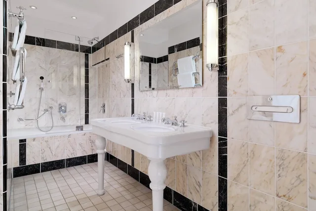 Junior Suite, King Bed, Le Meridien Grand Hotel Nurnberg 4/5