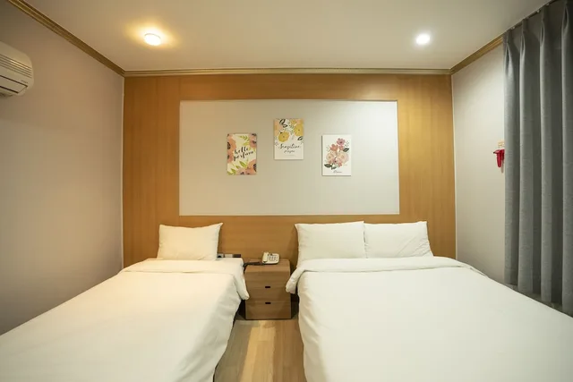 Deluxe, 1 Double and 1 Single Bed, JEJU STAY HOTEL OF JEJU CITY 8/10