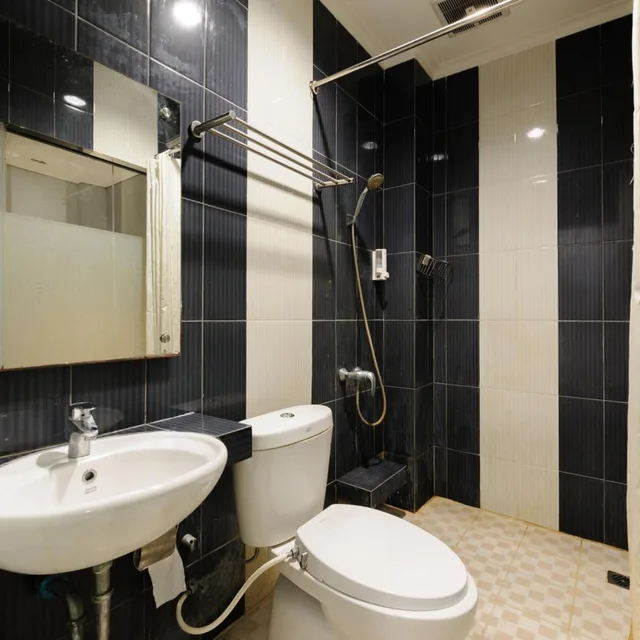 غرفة سوبيريور بسرير مزدوج، RedDoorz Plus near Soekarno Hatta Airport 2 5/5
